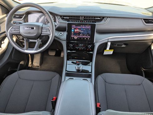 Used 2025 Jeep Grand Cherokee Laredo X w/ Luxury Tech Group I image 14