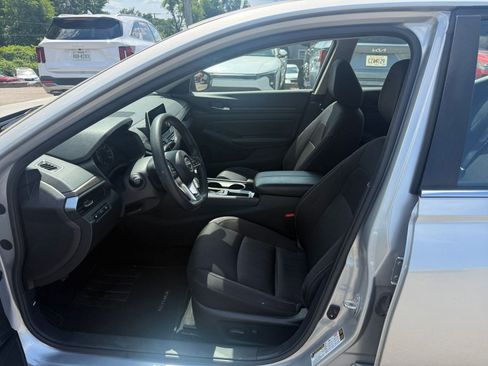 Used 2024 Nissan Altima 2.5 SV FWD image 27
