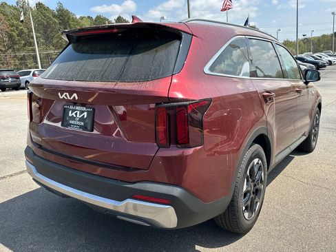 Used 2025 Kia Sorento S w/ Panoramic Sunroof Package image 3
