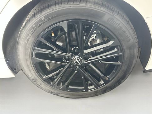 Used 2025 Toyota Camry SE FWD image 11