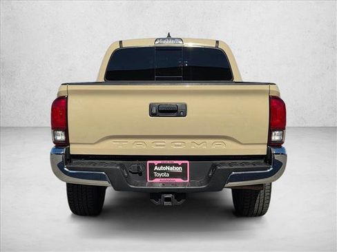 Used 2018 Toyota Tacoma SR5 RWD image 7
