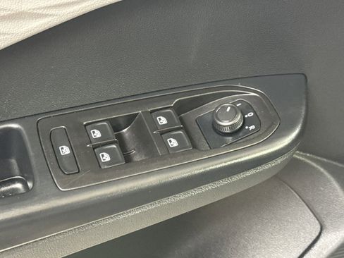 Used 2024 Volkswagen Taos S image 19