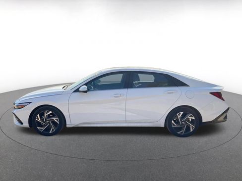 Used 2025 Hyundai Elantra SEL FWD image 9