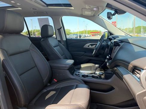 Used 2020 Chevrolet Traverse LT w/ LT Premium Package image 13