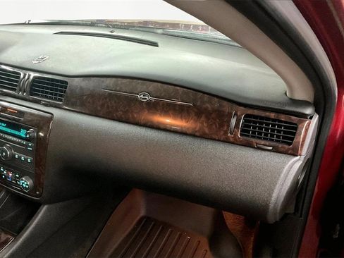 Used 2013 Chevrolet Impala LTZ image 25