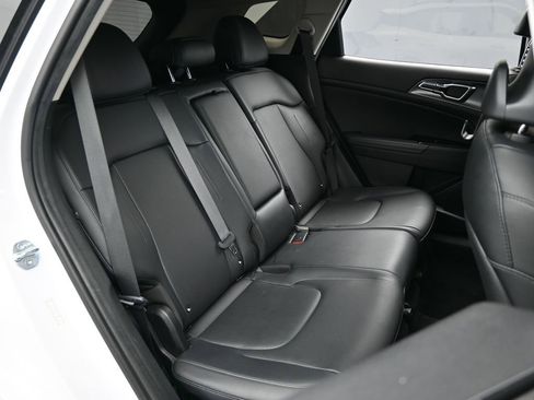 Used 2023 Kia Sportage SX image 47