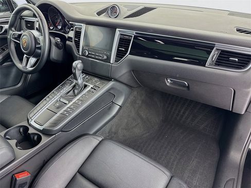 Used 2017 Porsche Macan image 31