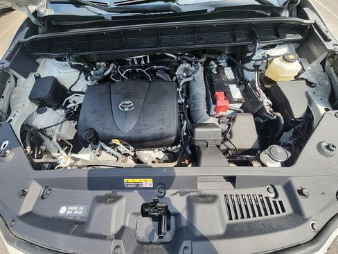 Used 2022 Toyota Highlander XLE AWD/4WD image 21