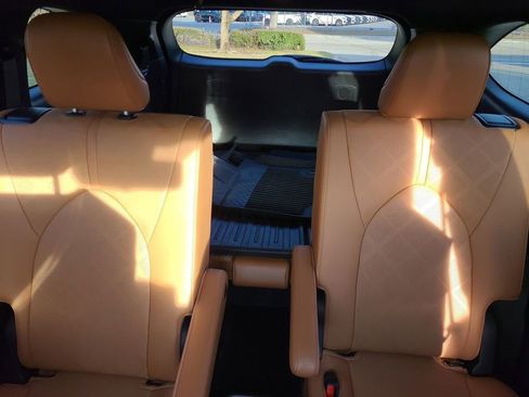 Used 2021 Toyota Highlander Platinum image 5