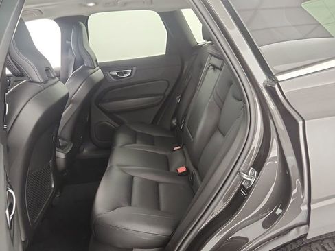 Used 2022 Volvo XC60 B5 Momentum image 30