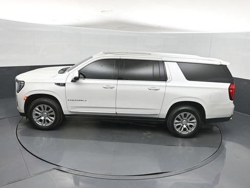 Used 2022 GMC Yukon XL Denali AWD/4WD image 44