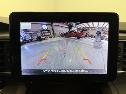 Used 2024 Ford Explorer XLT w/ Equipment Group 202A AWD/4WD image 9