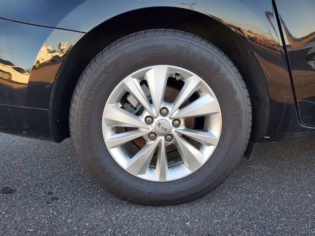Used 2016 Kia Sedona LX w/ Option Group 020 FWD image 5