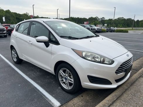 Used 2017 Ford Fiesta SE FWD image 2