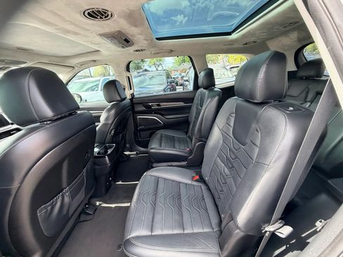 Used 2022 Kia Telluride SX w/ SX Prestige Package image 15