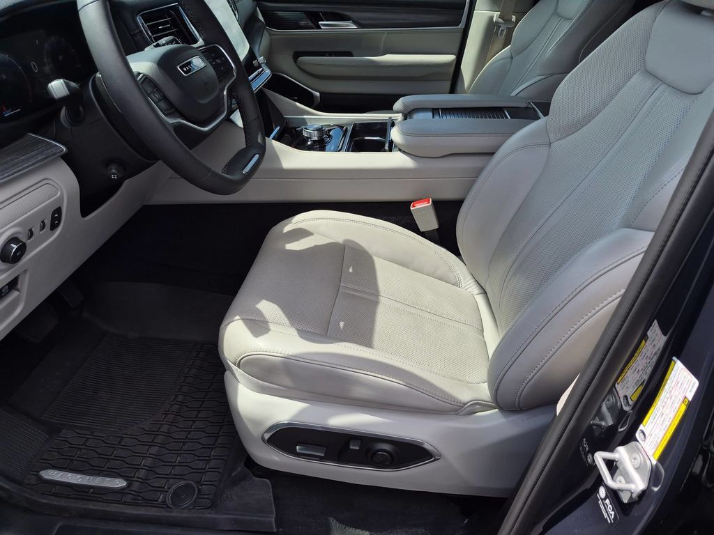 Certified 2024 Jeep Wagoneer Series II RWD image 12