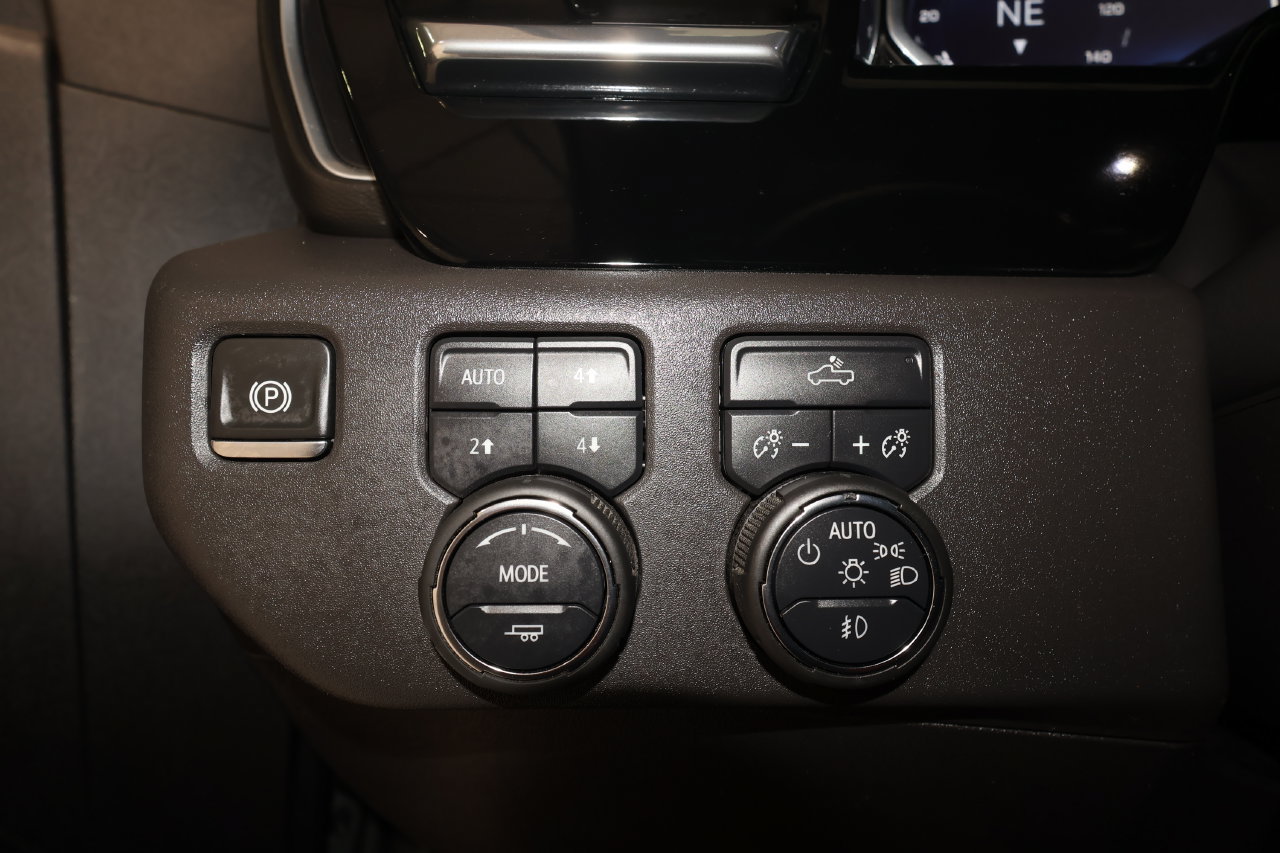 Used 2025 Chevrolet Silverado 1500 LT Trail Boss w/ Convenience Package II AWD/4WD image 11