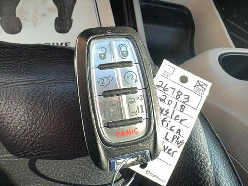 Used 2018 Chrysler Pacifica Touring-L Plus FWD image 32