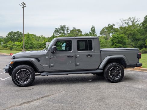 Used 2023 Jeep Gladiator Overland w/ LED Lighting Group AWD/4WD image 6