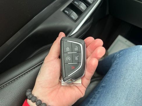 Used 2024 Cadillac XT4 Premium Luxury image 29