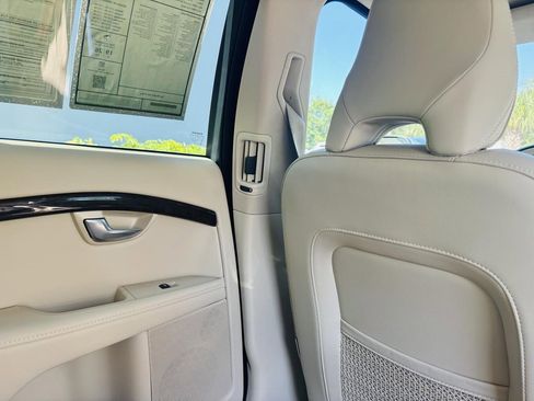 Used 2016 Volvo XC70 T5 Platinum w/ Protection Package image 17