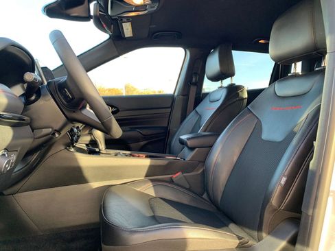 Used 2025 Jeep Compass Trailhawk image 25