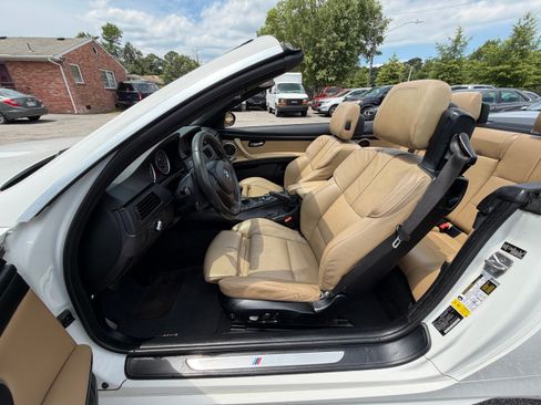 Used 2011 BMW M3 Convertible RWD image 29