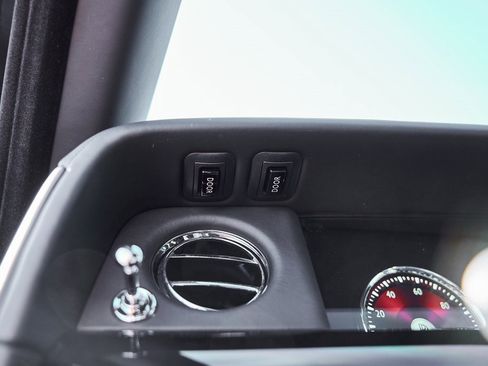 Used 2024 Rolls-Royce Phantom Sedan image 73