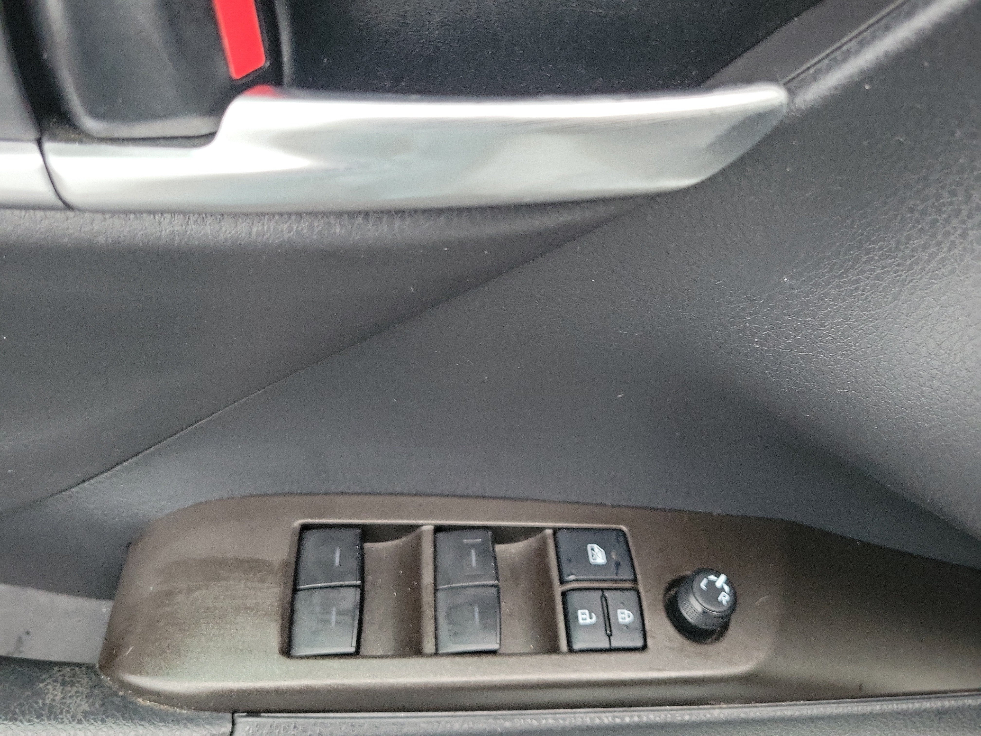 Used 2021 Toyota Camry LE FWD image 21