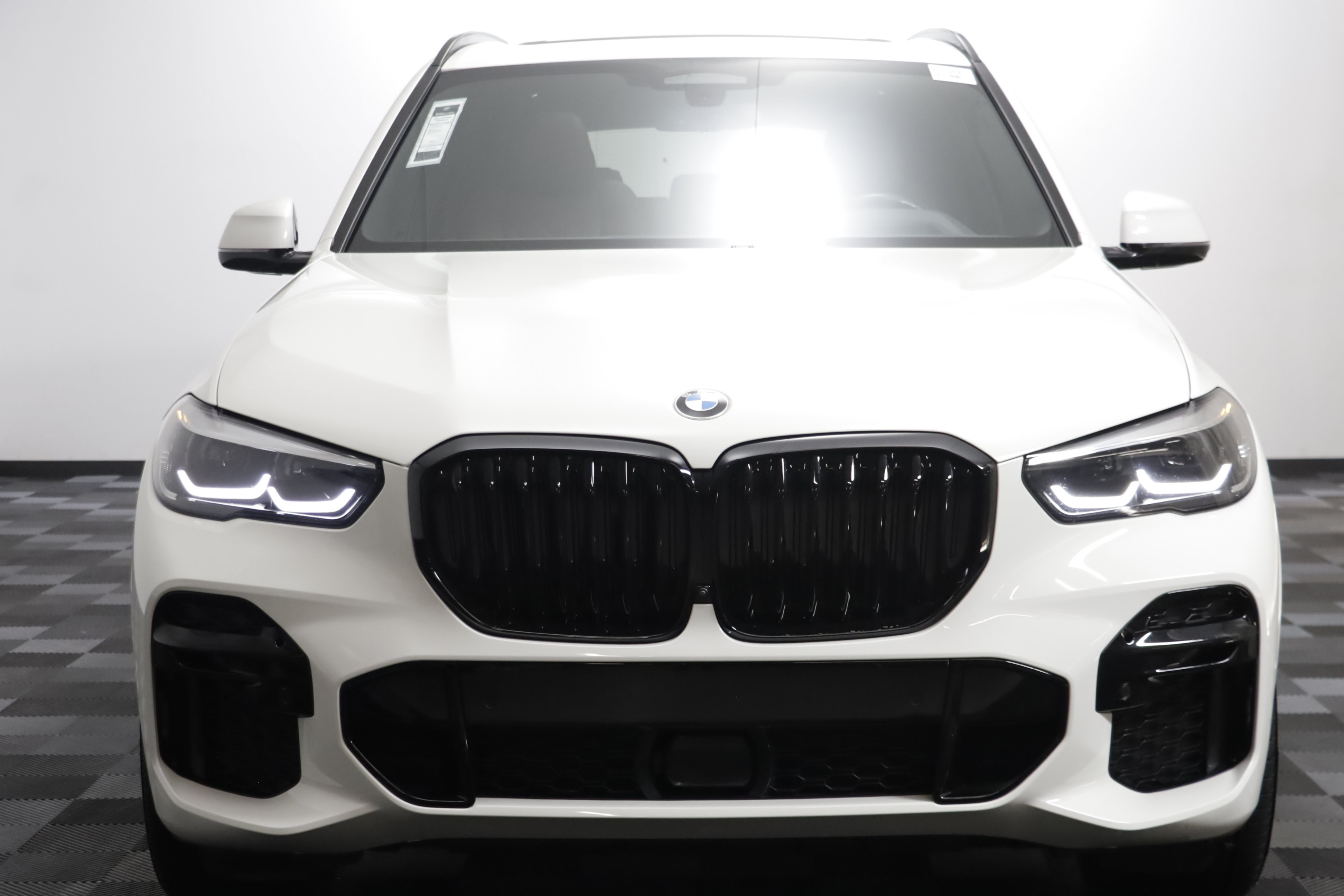Used 2023 BMW X5 xDrive40i w/ M Sport Package AWD/4WD image 21