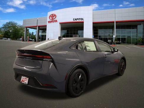 New 2026 Toyota Prius LE image 2