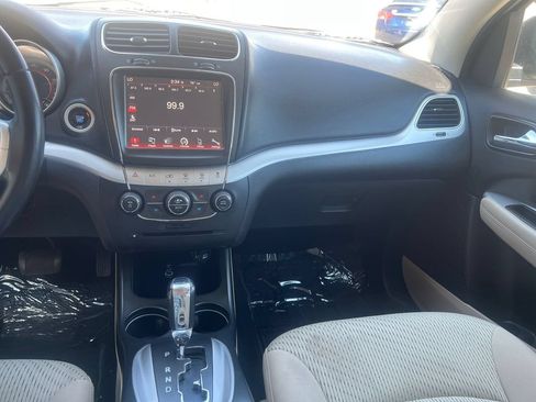 Used 2017 Dodge Journey SE w/ Flexible Seating Group FWD image 16