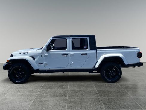 Used 2024 Jeep Gladiator Sport AWD/4WD image 2