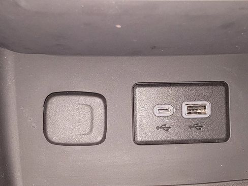 Used 2023 GMC Acadia SLE w/ LPO, Floor Liner Package AWD/4WD image 24