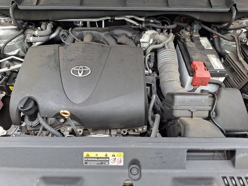 Used 2021 Toyota Highlander XLE AWD/4WD image 29
