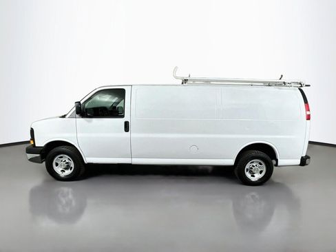 Used 2014 Chevrolet Express 2500 Extended RWD image 2