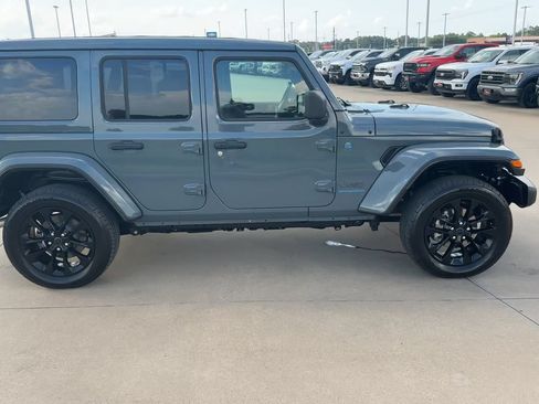 Used 2025 Jeep Wrangler Unlimited Sahara w/ Safety Group AWD/4WD image 2