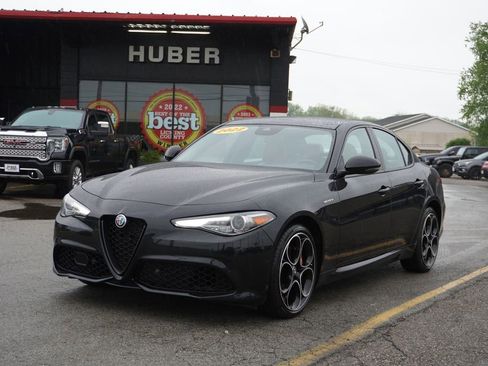 Used 2022 Alfa Romeo Giulia Veloce AWD/4WD image 3