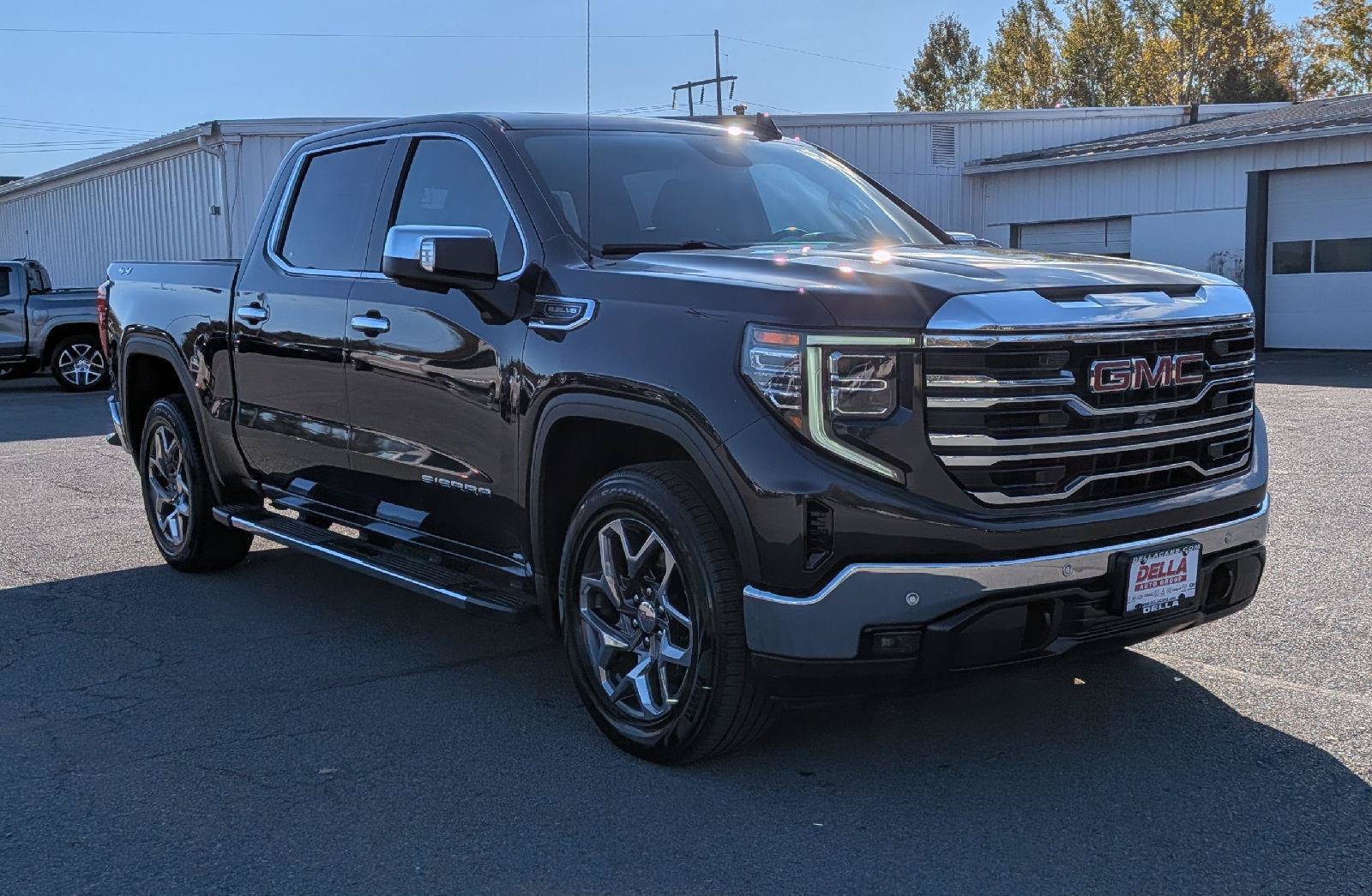 Used 2024 GMC Sierra 1500 SLT w/ SLT Premium Plus Package AWD/4WD image 4