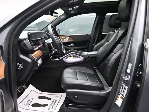 Used 2025 Mercedes-Benz GLS 450 4MATIC image 11