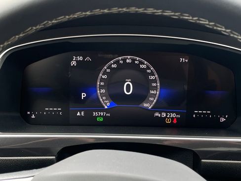 Used 2024 Volkswagen Tiguan SE w/ MDO Package, Two-Row image 12