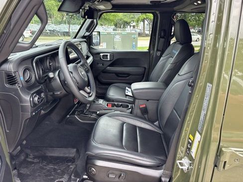 Used 2024 Jeep Wrangler Unlimited Rubicon 4xe AWD/4WD image 22