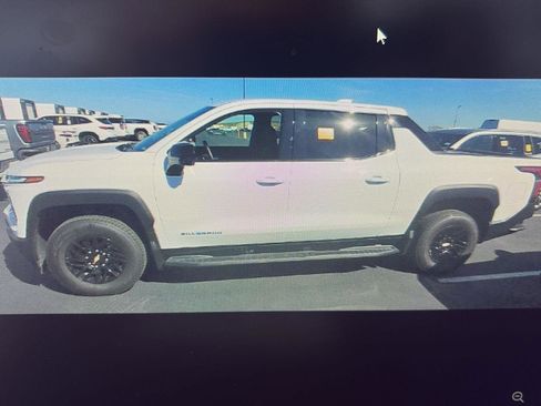Used 2026 Chevrolet Silverado EV LT AWD/4WD image 2
