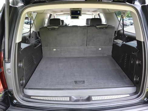 Used 2015 Chevrolet Suburban LTZ RWD image 16