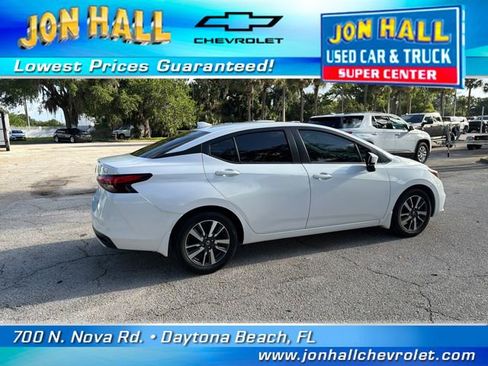 Used 2022 Nissan Versa SV FWD image 12