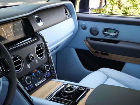 Used 2023 Rolls-Royce Cullinan w/ Cullinan Package AWD/4WD image 25