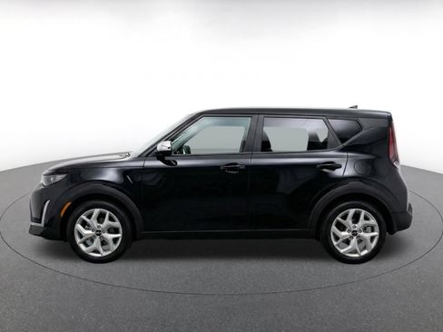 Used 2025 Kia Soul LX w/ LX Technology Package FWD image 4