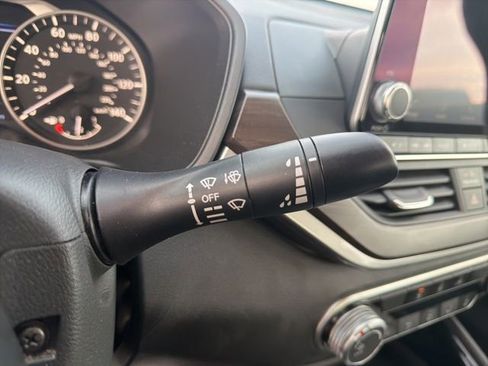 Used 2024 Nissan Altima 2.5 SV image 23