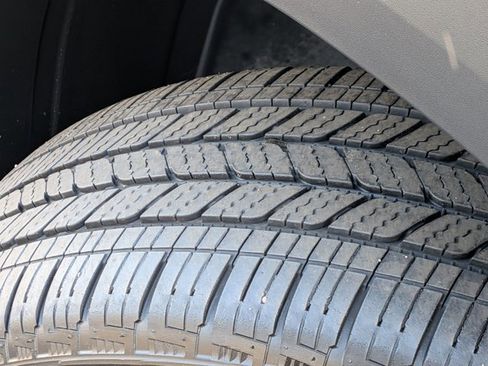 Certified 2025 Nissan Kicks SR image 11