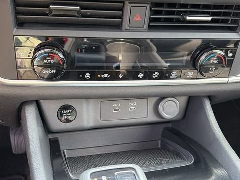 Certified 2024 Nissan Rogue SV w/ SV Premium Package AWD/4WD image 19
